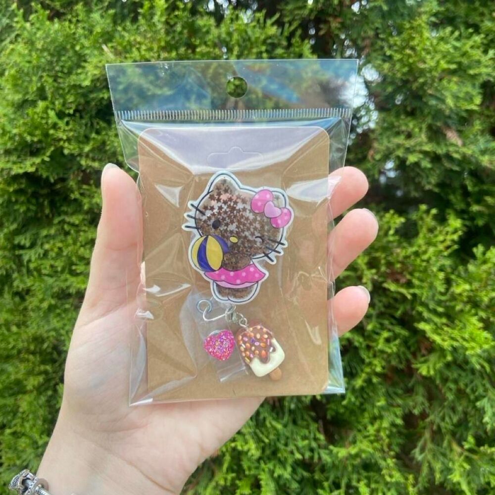 Hello Kitty Beach Shaker Badge Reel
